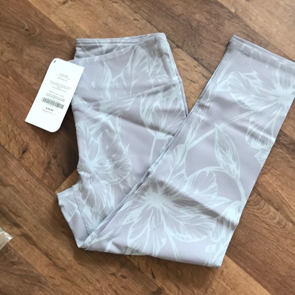 Fabletics Pants - NWT Salar Printed PowerHold Capri